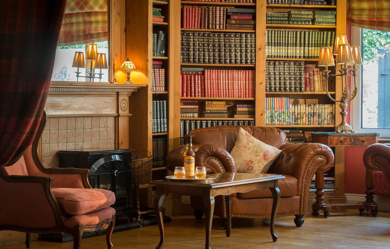 Отель Dingle Benners Hotel Дингл